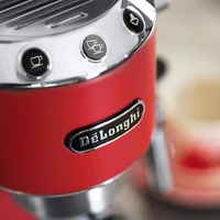 Kavni aparat DELONGHI Dedica EC685.R, 15 barov, espresso-pumpa, rdeča